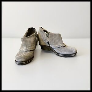 Dr. Scholl's Size 10 Create Brown Suede Foldover Wedge Booties